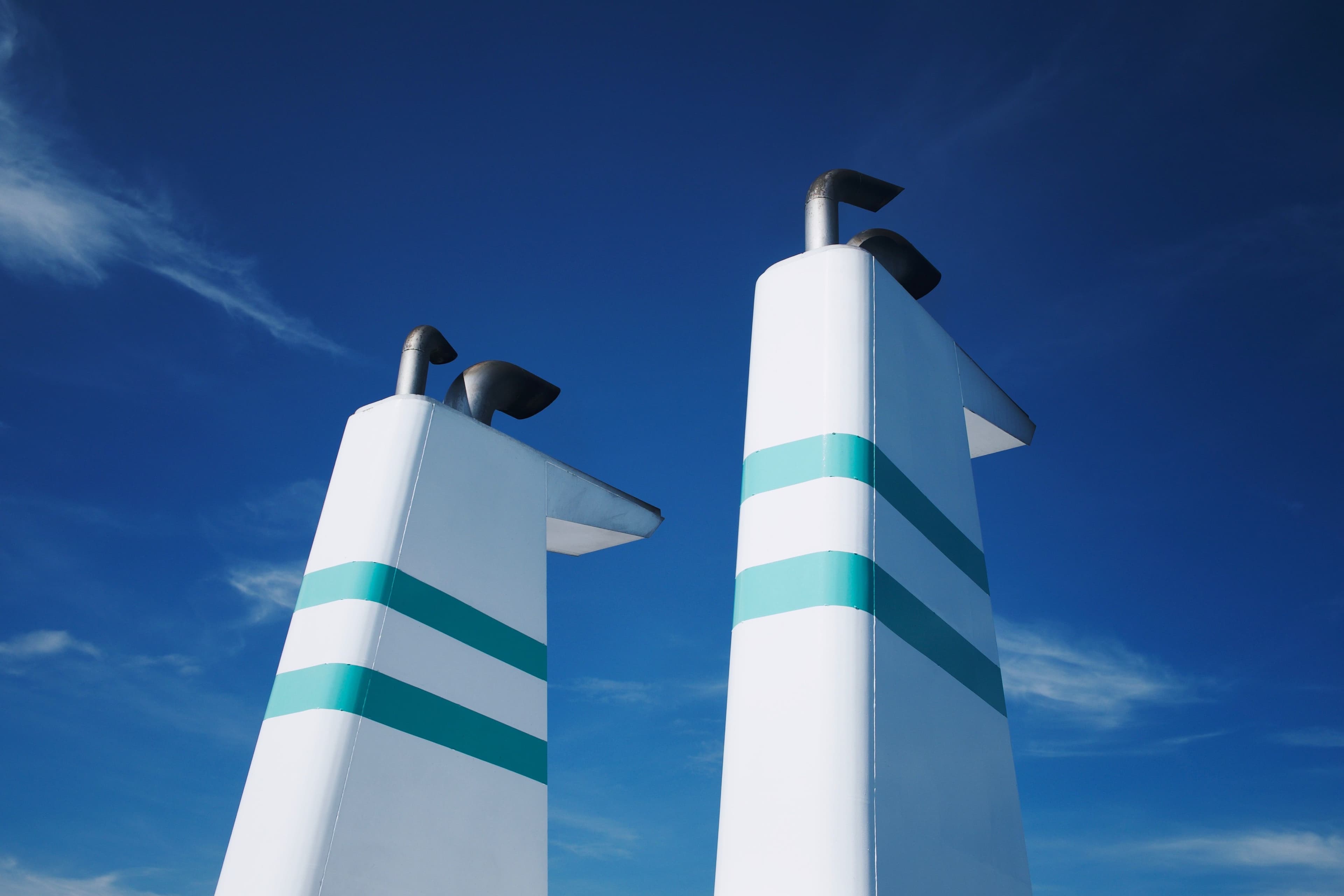 On a boat trip in Japan I noticed that the exhaust cowling had a somewhat canine aesthetic..jpg